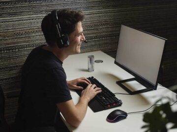 Philips Monitore präsentiert leichte Headsets TAGH301BL und TAGH401BL für Gamer