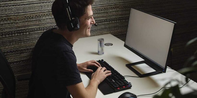 Philips Monitore präsentiert leichte Headsets TAGH301BL und TAGH401BL für Gamer